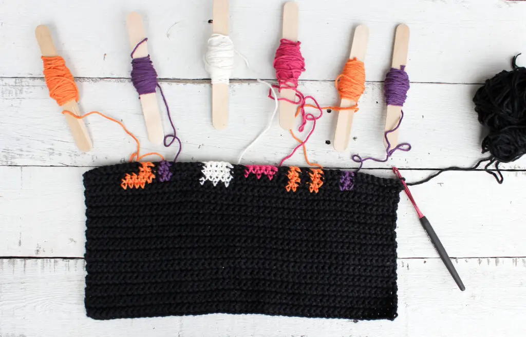 Use bobbins for each accent color