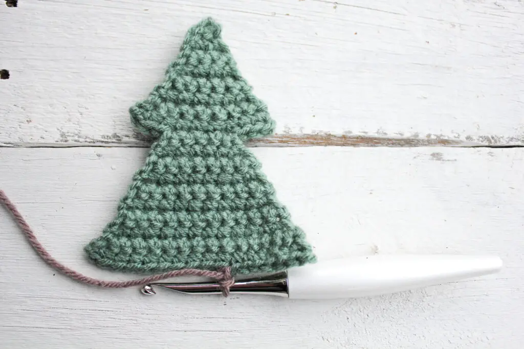 Count in 7 stitches and attach brown yarn.