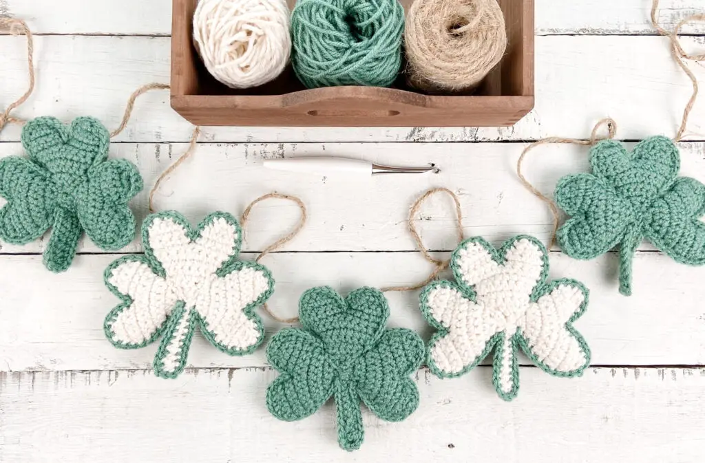 5 Shamrocks garland Details about   St Patrick's Day Crochet Garland 100% cotton 